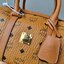 M.C.M ESSENTIAL BOSTON BAG IN VISETOS กระเป๋าถือ/สะพายข้าง ทรงหมอน สวยโดดเด่น ทรงสวยยอดนิยม มาพร้อมพวงหนังห้อย และสายรัดเก็บหูจับ วัสดุหนังแคนวาสคุณภาพดี เปิด-ปิดด้วยซิป ภายในเป็นหนังกลับ โล่งกว้าง ใส่ของได้เยอะ กระเป๋าสตางค์ โทรศัพท์ ของจุกจิกต่างๆ สบาย!