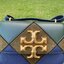 Tory Burch Eleanor Bag (รหัสรุ่น 84089) Collection ใหม่2021 ชนช็อป กระเป๋าสะพายcrossbody 💚สีเขียวเหนี่ยวทรัพย์วัสดุชั้นดี เปิดปิดด้วยแม่เหล็ก ภายในโล่งและมีช่องซิปด้านข้าง สายสะพายปรับระดัยสั้นยาวได้ตามใจชอบ รุ่นนี้สวยหรูไฮโซมาก ห้ามพลาดนะสาวๆ