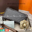 VIP 】หนังแท้ BOTTEGA VENETA LONG WALLET ZIP AROUND กระเป๋าสตางค์ใบยาวซิปรอบ รุ่นนี้หายากมากค่ะ เป็นรุ่นยอดนิยม ใช้ได้ทั้งหญิงชาย มาเท่าไหร่ไม่เคยพอเลยค่า เป็นรุ่นคลาสสิกที่หยิบมาใช้งานได้บ่อยที่สุด งานหนังแท้ทั้งใบสวยมากนะคะ ใช้ทนทานได้นานเลย ภาพสินค้าถ่า