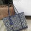 OUTLET 】TORY BURCH FACTORY MONOGRAM JACQUARD LARGE TOTE BAG (L) กระเป๋าถือหรือสะพายดีไซน์ยอดนิยมจาก TORY BURCH FACTORY OUTLET วัสดุ Woven Jacquard & Leather ทอลาย Jacquard Singnature แบรนด์รอบใบปราณีตสวยอยู่ทรงเป็นเอกลักษณ์ ใบใหญ่กำลังดี กว้างและจุได้เยอะ
