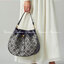 Tory burch t monogram jacquard drawstring hobo กระเป๋าถือและสะพายข้างทำจากผ้าใบ jacquard ตัดด้วยหนังแท้ อีกหนึ่งคอลเลคชั่นจาก T monogrameที่ออกแบบมาในรูปทรงกระเป๋า hobo ทรงสวย มีสไตล์เป็นทรงที่สาวๆนิยมใช้