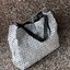 ORI 🥂 Baobao Issey Miyake Cart geometric tote bag / Miyake Cart Tote Bag รูปทรงที่สร้างขึ้นโดยบังเอิญ' เสื้อผ้าที่มีโครงสร้างและได้รับการออกแบบทางวิศวกรรมอันเป็นเอกลักษณ์ของแบรนด์ ส่งต่อไปยังเครื่องประดับที่น่าประทับใจและไร้กาลเวลาเหล่านี้ กร