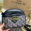 COACH KAT CROSSBODY WITH HORSE AND CARRIAGE PRINT ((88480//88544)) พร้อมส่งค่ะ! กระเป๋าสะพายแบบครอสบอดี้ร์ หนังแท้อย่างดี ตัวกระเป๋าเก๋ด้วยการพิมพ์ลายรถม้าค่ะ ด้านหน้ามีช่องกระดุมแม่เหล็กสำหรับใส่ของจุกจิกได้ พร้อมโลโก้แบรนด์สุดหรู