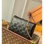 VIP 🥂 LV POCHETTE COUSSIN กระเป๋าสะพายกึ่งคลัชท์ ไซส์มินิ น่ารักมากๆ สุดหรูด้วยวัสดุหนังแกะปั๊มลายสวยคม ฟูนุ่ม สัมผัสดี มาพร้อมสายโซ่ใหญ่ในตัว ดูแพง!! และสายโซ่เล็กสะพายข้างได้กำลังสวย เปิด-ปิดด้วยกระดุมแม่เหล็ก ภานในเป็นช่องโล่ง แบ่งสัดส่วน ใส่ขอ