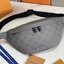 LV Discovery Bumbag Gray Monogram Shadow Kalbsleder / LV Belt Bag เกรดใช้งานสลับใบจริงได้ เทพออริจินอล เนื้องานสวยงาม หนังแท้ ใช้ได้ทั้งชายหญิง ภาพสินค้าถ่ายจากงานขายจริงใช้งานต่างประเทศได้