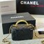 CHANEL Vanity Top Handle Bag / Chanel makeup bag กระเป๋าใส่เครื่องสำอางค์สวยหรู น่ารักลูกคุณหนูต้องยกให้ใบนี้เลยค่า น้องโดดเด่นที่หูจับโซ่สีทองสวยเงางาม ด้านในกว้างขวาง จะใช้เองหรือเป็นของขวัญ ของฝาก แนะนำรุ่นนี้เลยค่ะ!