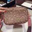 COACH C3239 JES CROSSBODY IN SIGNATURE CANVAS WITH HEART FLORAL PRINT กระเป๋าสะพายข้าง รุ่น 2 ซิป ใบใหญ่ ดีไซน์น่ารักมุ้งมิ้ง น่าใช้สุดๆ ทรงสวยใช้ง่ายได้ทุกโอกาส วัสดุแคนวาสเคลือบลาย เปิด-ปิดด้วยซิป 2 ช่องหลัก ใช้งานง่าย มาพร้อมสายสะพาย crossbody สีชมพูหว