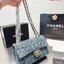 CHANEL Tweed Flap Bag 25cm ลุคคุณหนูไม่ควรพลาด Collection นี้เลย ลวดลายบนกระเป๋าแบบกราฟฟิคมีเท็กเจอร์ ทำให้กระเป๋าดูมีราคามากยิ่งขึ้น สะพายใช้งานได้หลายโอกาส ไม่ว่าจะไปเที่ยวหรือไปงานเลี้ยงสังสรรค์ก็เหมาะสมเป็นอย่างยิ่งเลยค่ะ