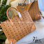 หนังแท้ M.C.M Visetos Anya Shopper Tote With Makeup Bag / M.C.M Tote Bag กระเป๋าทรงช็อปปิ้ง ขนาดน่าใช้ ภายในเป็นช่องโล่งกว้าง จุของได้เยอะ งานหนังแท้ทั้งใบ มีหมุดรองฐานกระเป๋าอย่างดี มาพร้อมสายยาวถอดได้ ในราคาสุดคุ้มน้า งานดีเกินราคาแบบนี้ สาวๆห้ามพลาดจ้า