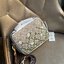 TORY BURCH T MONOGRAM JACQUARD CAMERA BAG การออกแบบที่เรียบง่าย แต่ยังคงความหรูหราเอาไว้ โดดเด่นด้วยลวดลาย T Monogram ซึ่งสามารถบ่งบอกความเป็นตัวตนของแบรนด์ได้อย่างชัดเจน มาพร้อมกับสายสะพายแบบสายสปอร์ต ภายในกว้างขวาง ตอบสนองการใช้งานได้ดี มีหูหิ้วด้านบนสา