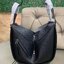 Loewe Hammock Bag / Loewe Small Hammock Leather Bag / กระเป๋าสไตล์แคชชวล มีจุดเด่นตรงการออกแบบทรงกระเป๋าให้ดูคล้ายกับเปลนอน ให้ความรู้สึกสบายๆ