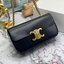 หนังแท้ CELINE CHAIN SHOULDER BAG / CELINE TRIOMPHE พร้อมส่งที่ไทย กระเป๋าเรียบหรูและดูทันสมัย ให้คุณเลือกสะพายในชีวิตประจำวันเข้ากับการแต่งตัวสบาย ๆ หรือจะสะพายออกงานปาร์ตี้สังสรรค์ก็ช่วยให้คุณดูโดดเด่น มีรูปทรงที่ดูแข็งแรงจึงไม่เสียรูปทรงแม้ใส่ของจำนวนม