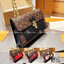 LV VICTOIRE Monogram กระเป๋าสะพายไอเท็มนำแฟชั่นที่น่าดึงดูดใจ ทรงกะทัดรัดและใช้งานได้สะดวก หนังแคนวาสอย่างดี ลาย Monogram เปิด-ปิดแบบกดล็อคอะไหล่สีทองสวยงาม ภายในมี3ช่องกว้างสามารถใช้งานได้หลากหลายและจุของได้มากมายเกินคาดนะคะ