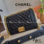 Chanel Boy 10" พร้อมส่งที่ไทย รุ่นสุดฮอต อะไหล่สีทองสุดหรู วัสดุหนังลายคาร์เวีย ทรงคลาสสิคที่สาวๆห้ามพลาด!! ในราคาสุดคุ้ม เปิด-ปิดกระเป๋าด้วยตัวล็อค ภายในโล่งกว้าง ไซส์ใหญ่ใส่ของได้เยอะ มีช่องแยกในกระเป๋า มาพร้อมสายสะพายโซ่สลับหนังรองบ่า (ถอดได้-ปรับ